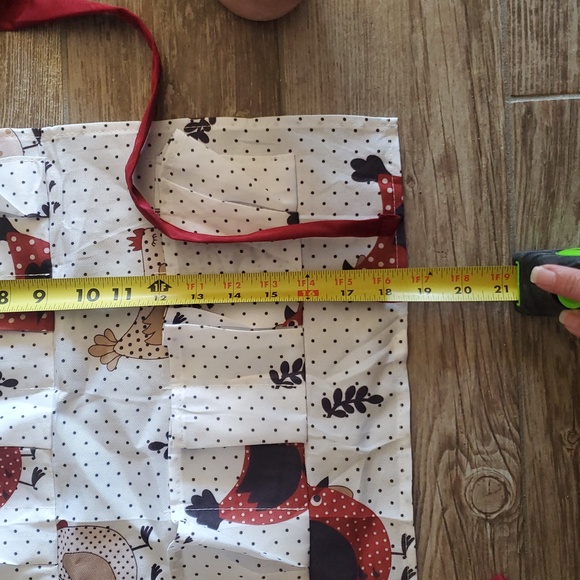 Egg Apron with Chickens Red Trim Holds 14 Eggs - Picture 3 of 3